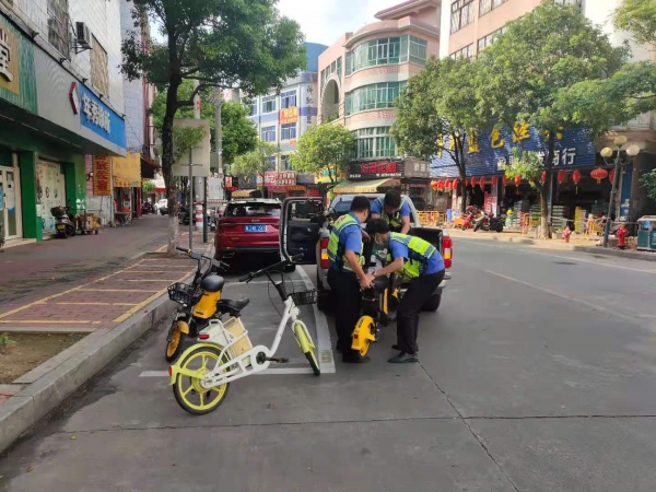 東鳳崗位執(zhí)勤