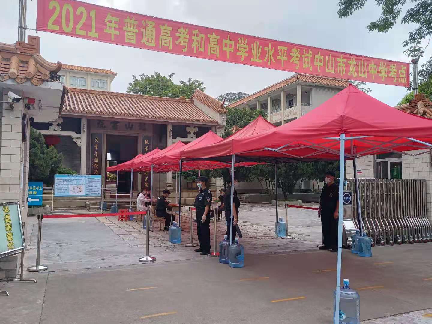 筑起防疫之墻，為高考學子保駕護航！