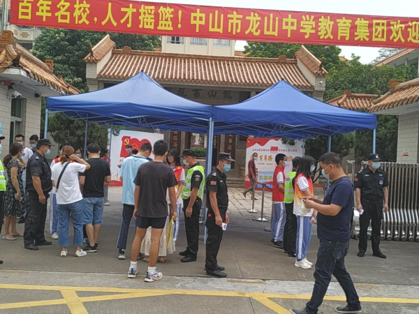 新生注冊(cè)執(zhí)勤